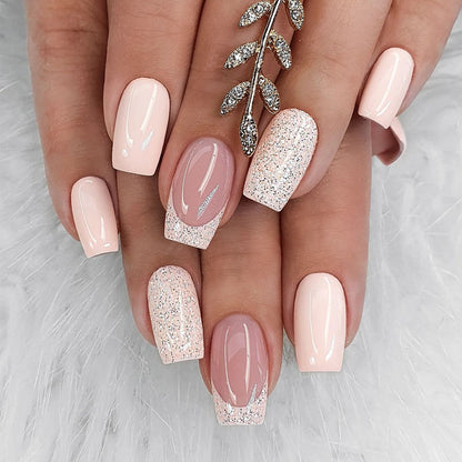 Elegante Stiletto Press-On Nagelkunst mit Strass-Akzenten Brehn