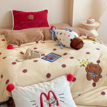 Plüsch Cartoon Katze Bettdecken Set mit gepunktetem Fleece & Pom-Pom Dekor Kissen