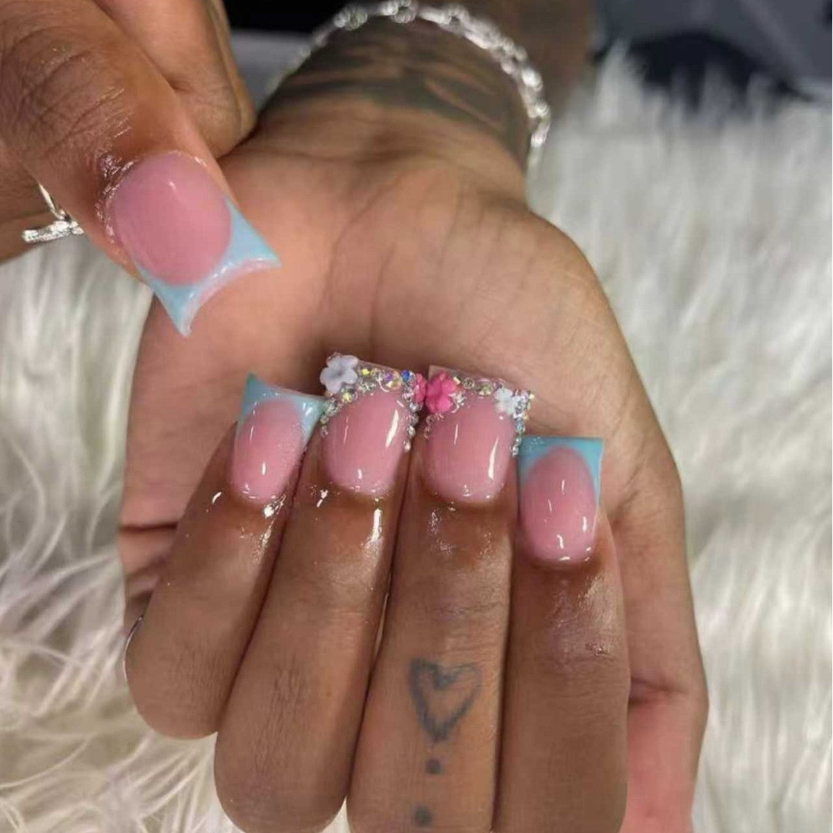 Dekorative Blumen Press-On Nagelkunst Verlängerungen Brehn