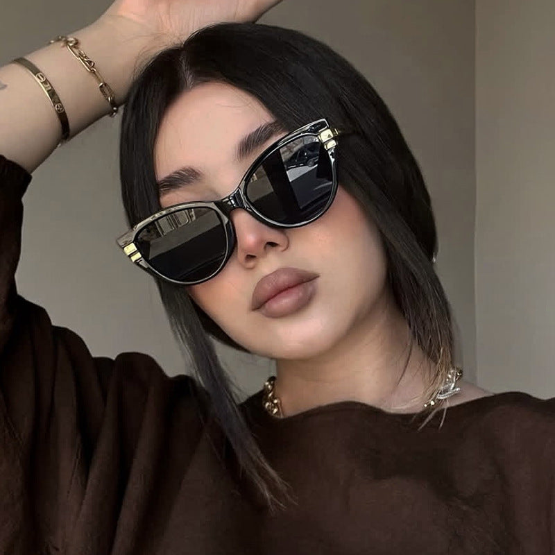 Damen Cat-Eye Sonnenbrille mit elegantem Kunststoffrahmen und goldenen Akzenten Brehn