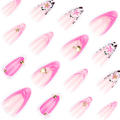 Kunstvolle Nagelverlängerungen mit floralen Akzenten und Glitzer Brehn