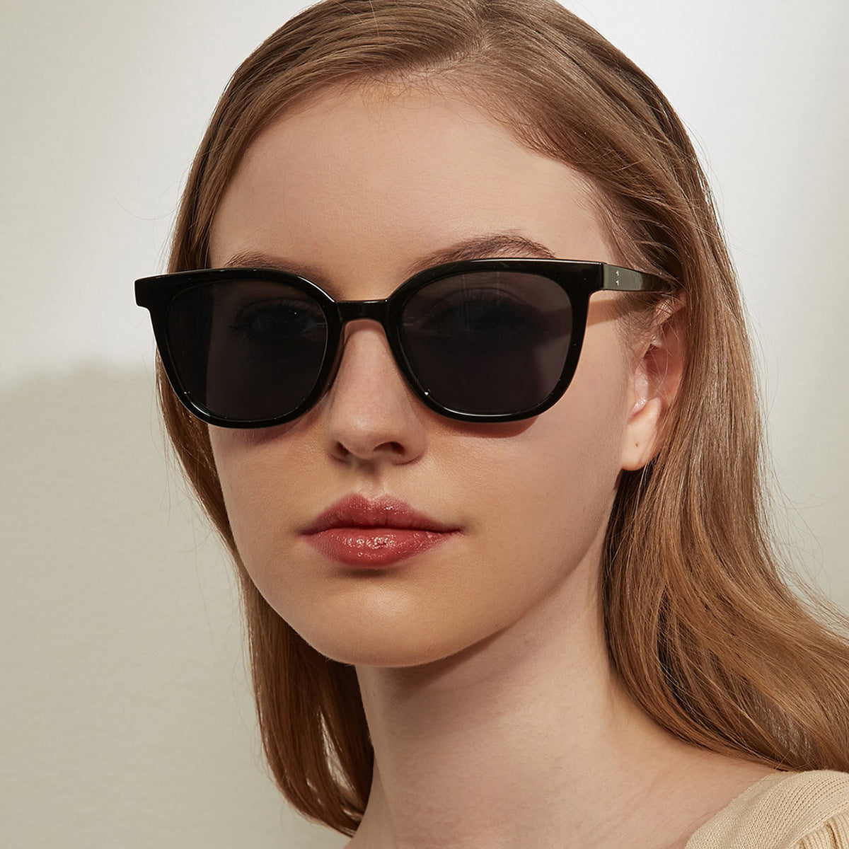 Damen modische Sonnenbrille mit modernem Kunststoffrahmen Brehn