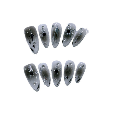Dekorative Nagelkunst