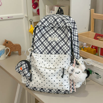 Stylische Karomuster-Rucksack mit lustigen dekorativen Akzenten Brehn
