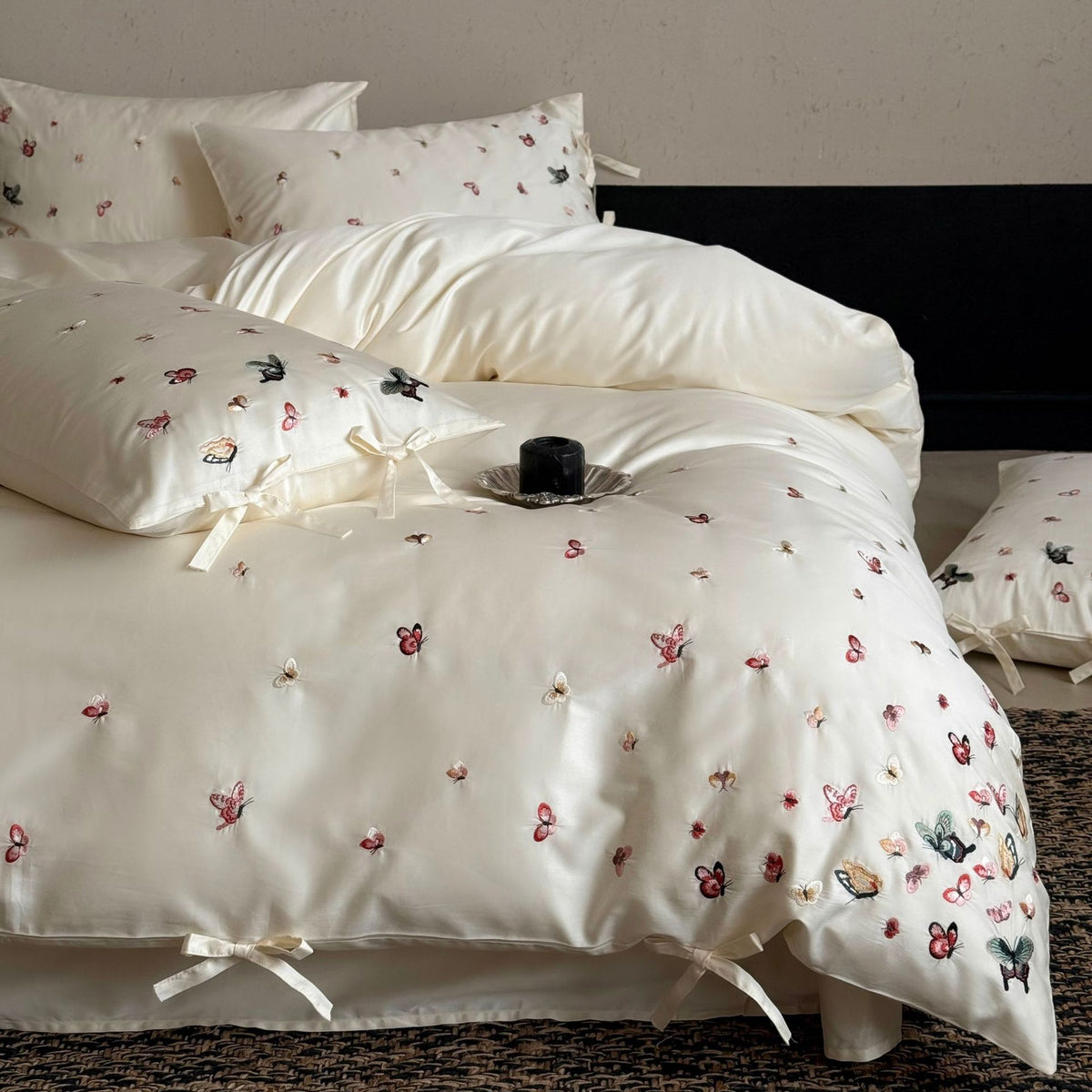 Besticktes Schmetterling Baumwollsatin Bettbezug Set mit gebundenen Kissenbezügen