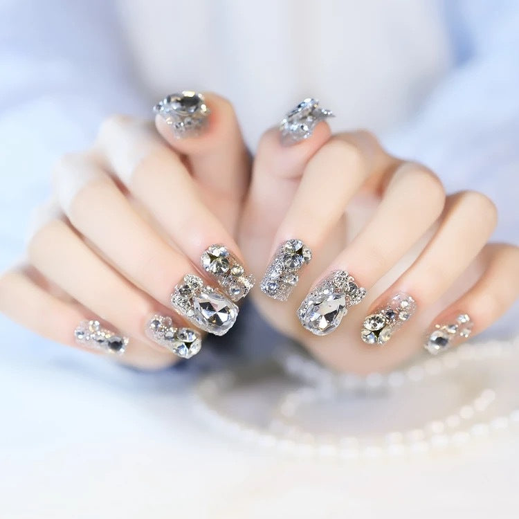 Kunstnägel mit glamourösem Strass- und Glitzerdesign Brehn