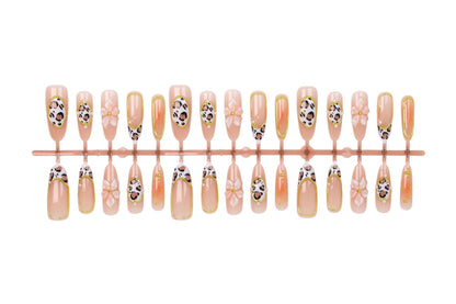 Kunstnagelset mit floralen und tierischen Akzenten Brehn