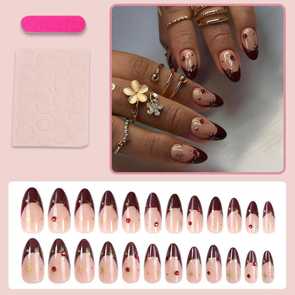 Kunstnagelset mit glamourösen Verzierungen und edlen Akzenten Brehn