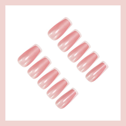 Kunstnagelset mit elegantem French-Tip Design Brehn
