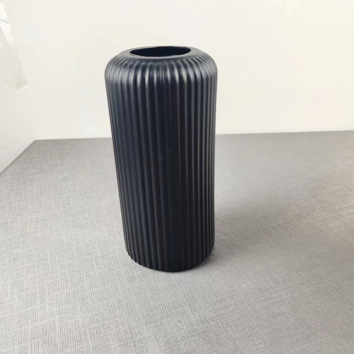 Moderne gerippte Keramikvase Brehn