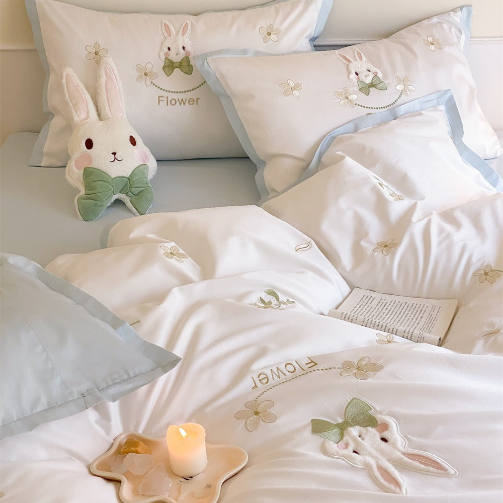 Besticktes Bunny Floral Baumwollsatin Bettwäsche-Set mit Kissenbezügen und dekorativem Kissen