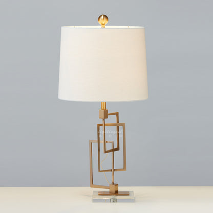 Geometrische Tischlampe mit luxuriösem Metallbasis