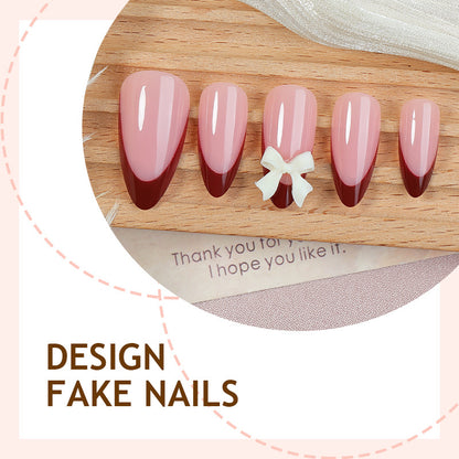 Kunstnagelset mit kreativem French-Tip Design und niedlichen Schleifen Brehn
