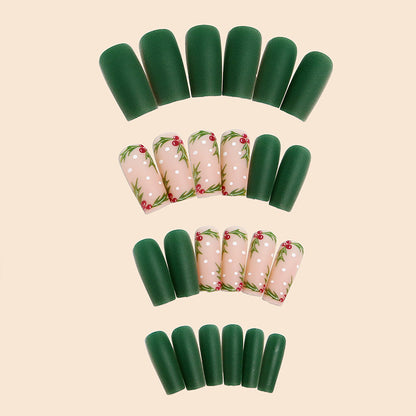 Kunstvolle Nagelspitzen mit botanischen Motiven Brehn