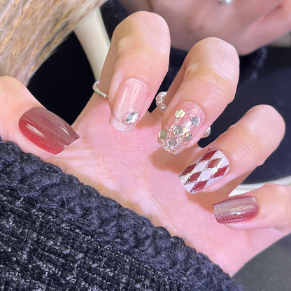 Glamouröses Press-On Nagelkunst-Set mit stylishen Edelstein-Akzenten Brehn