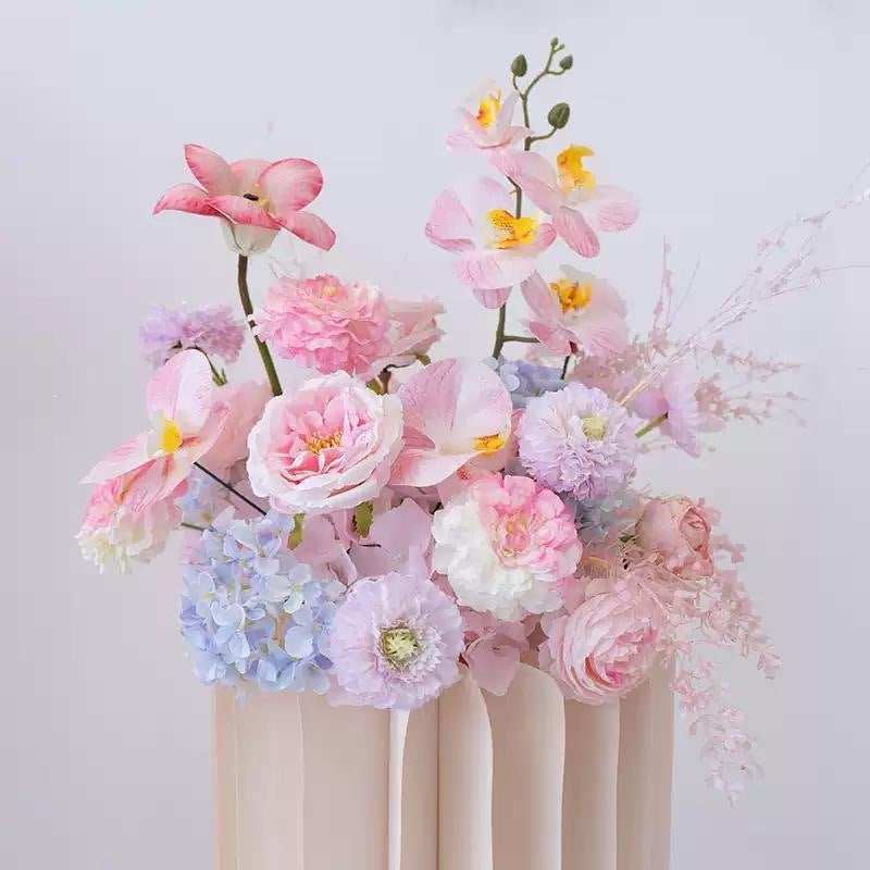 Elegante künstliche Blumen-Mittelstück-Anordnung