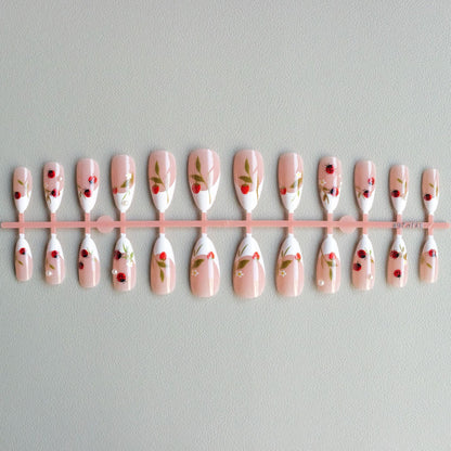 Künstlerische Marienkäfer Nagelkunst