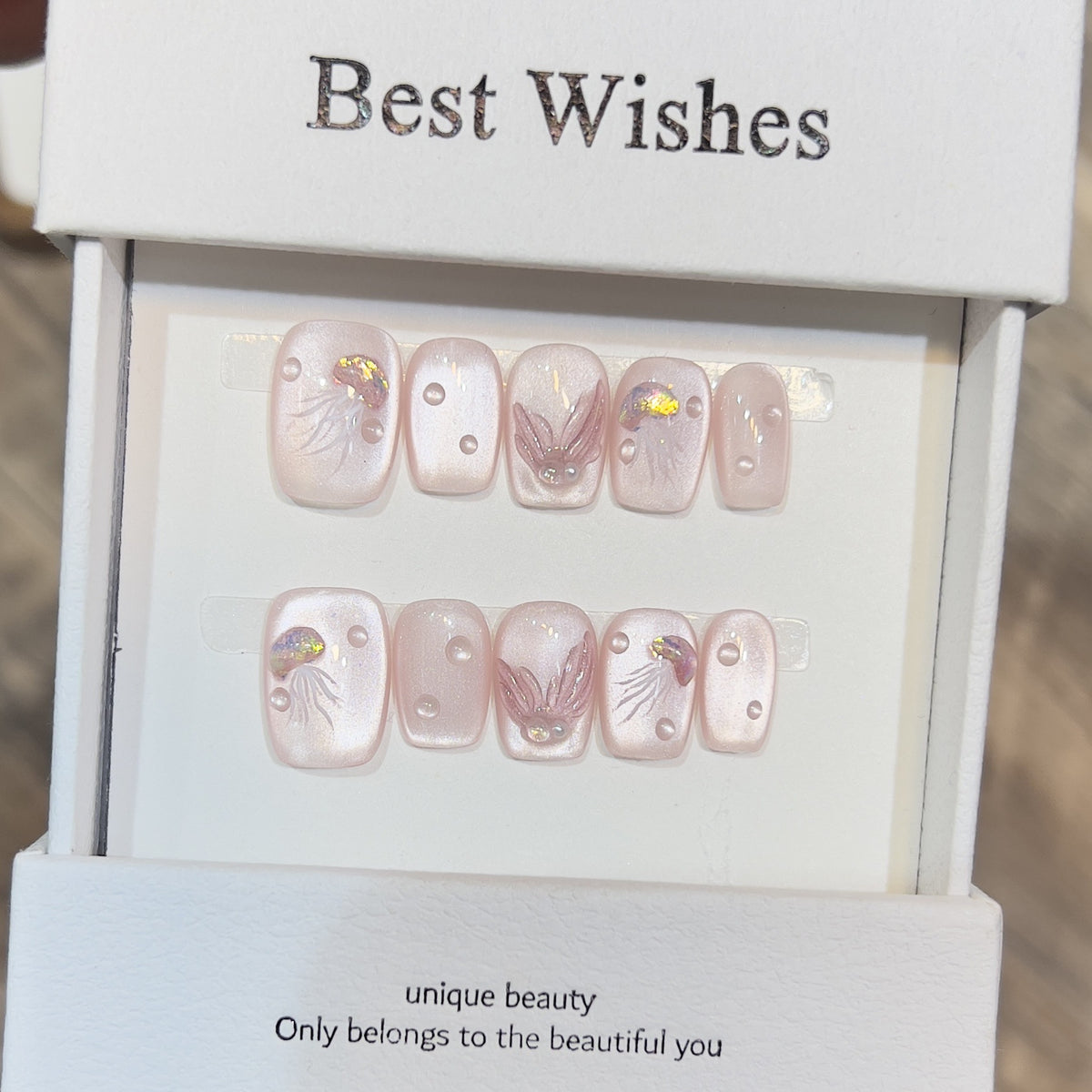 Elegantes Press-On-Nagelkunst-Set mit 3D-Flourish-Design Brehn