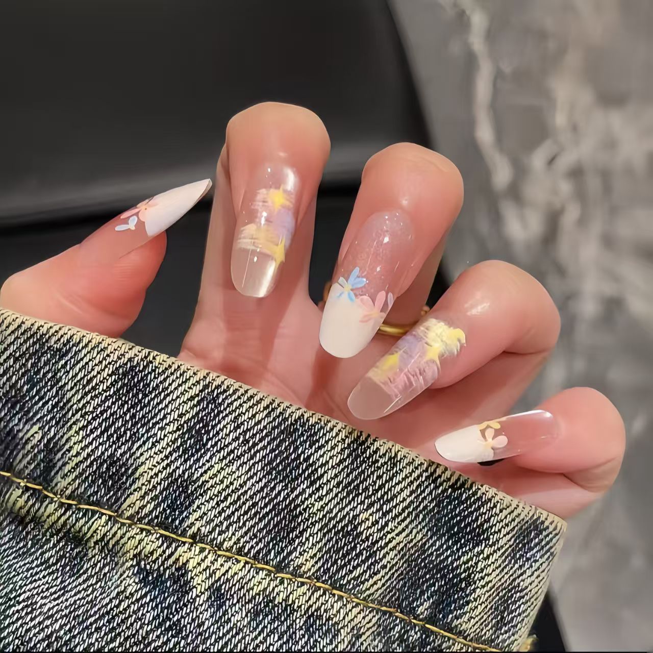 Dekoratives Press-On Nail Art Set mit niedlichen Schleifenakzenten Brehn