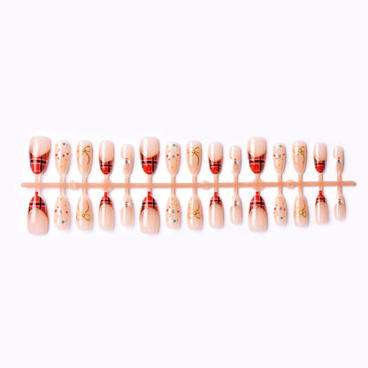 Festliches Press-On-Nagelkunst-Set mit kariertem Design und Edelstein-Akzenten Brehn
