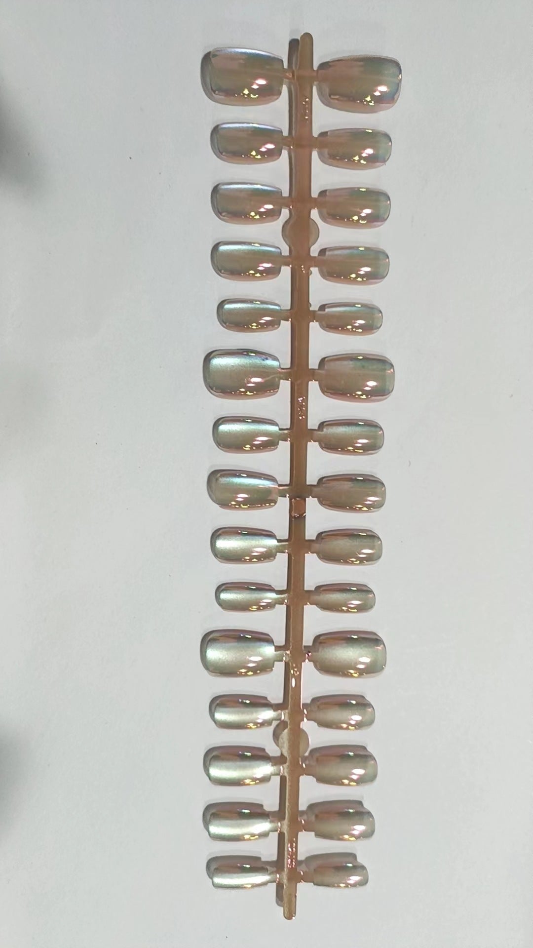 Iridescent Press-On Nail Tips Brehn