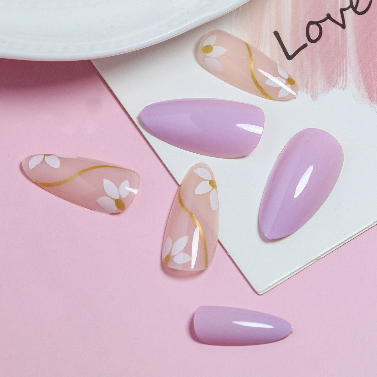 Kreatives Press-On Nageldesign Brehn