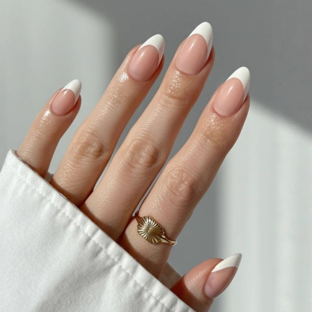 Elegante French Maniküre Kunstnägel Brehn