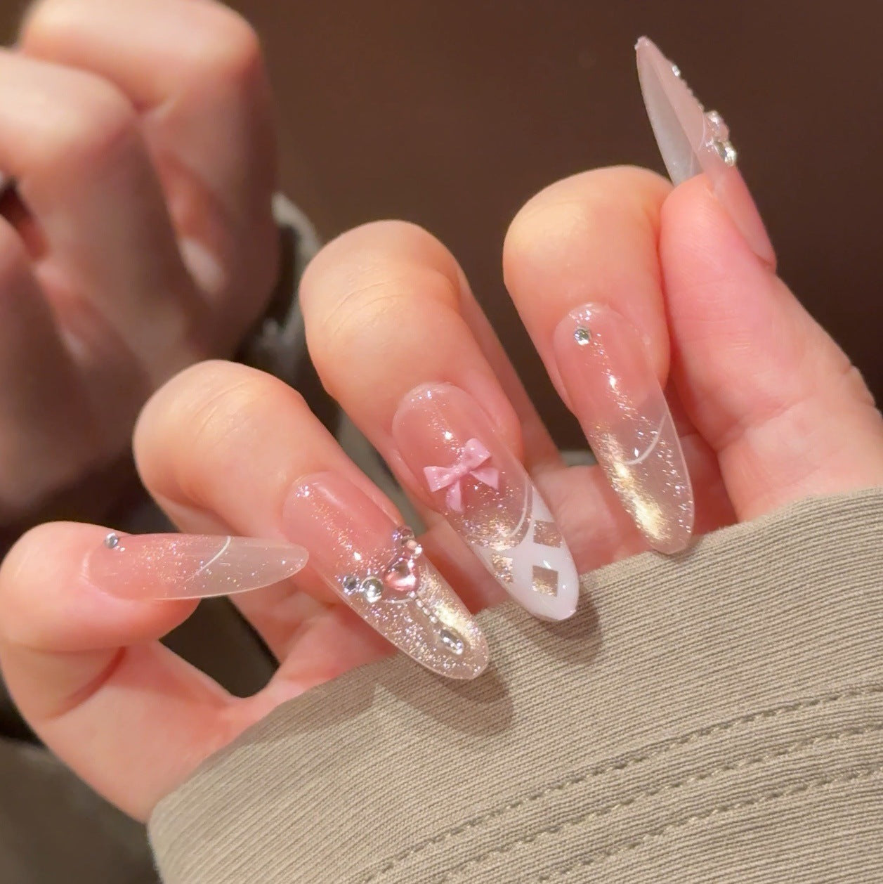 Elegante dekorative Nagelkunstverlängerungen Brehn