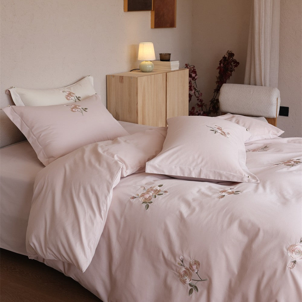 Elegante Baumwollsatin-Bettbezuggarnitur mit Rosenstickerei und Wendeoptik