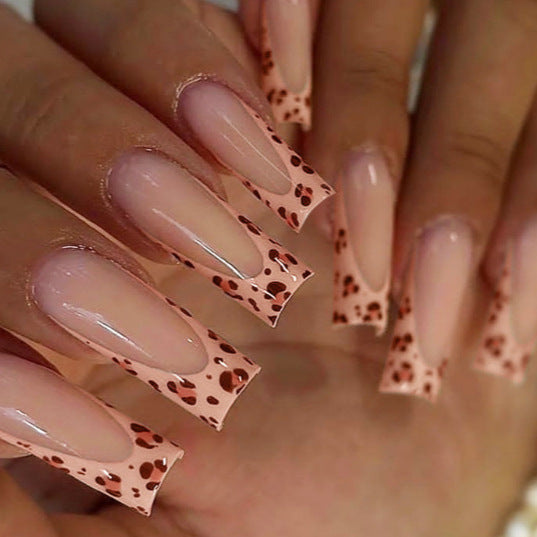 Stilvolle dekorative Ombre-Nagelverzierungen Brehn