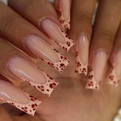 Stilvolle dekorative Ombre-Nagelverzierungen Brehn
