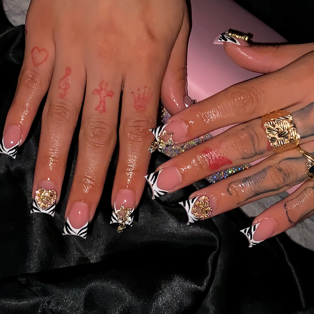 Dekorative Strass- und Zebra-Muster Druck-Nägel Brehn