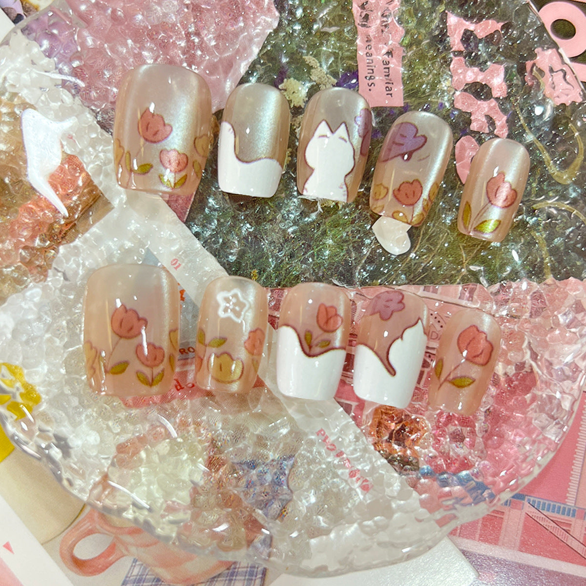 Kunstvolle Nagelspitzen mit floralen Motiven Brehn