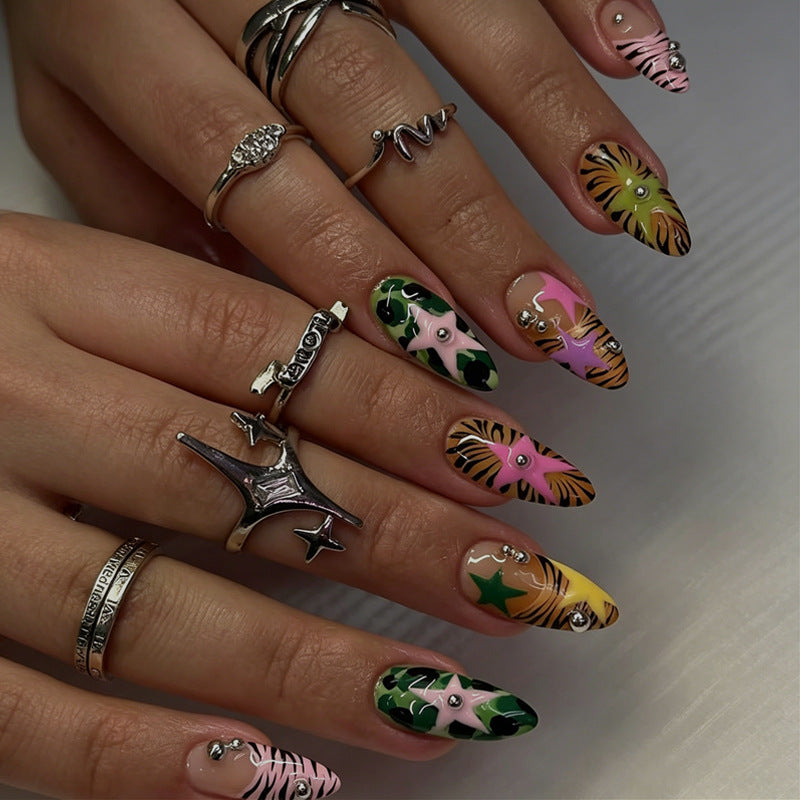 Kreatives Kunstnagelset Brehn