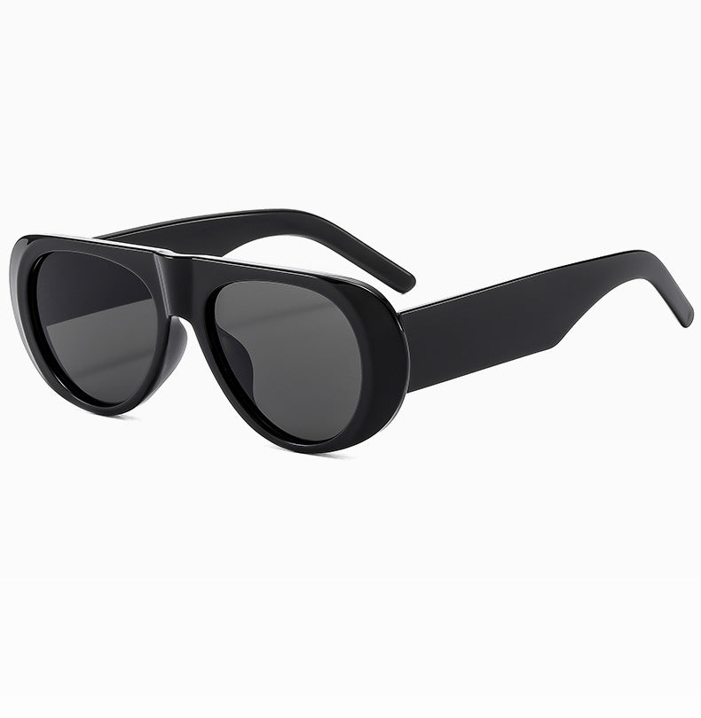 Zeitgenössische Überdimensionierte Schildbrille Brehn