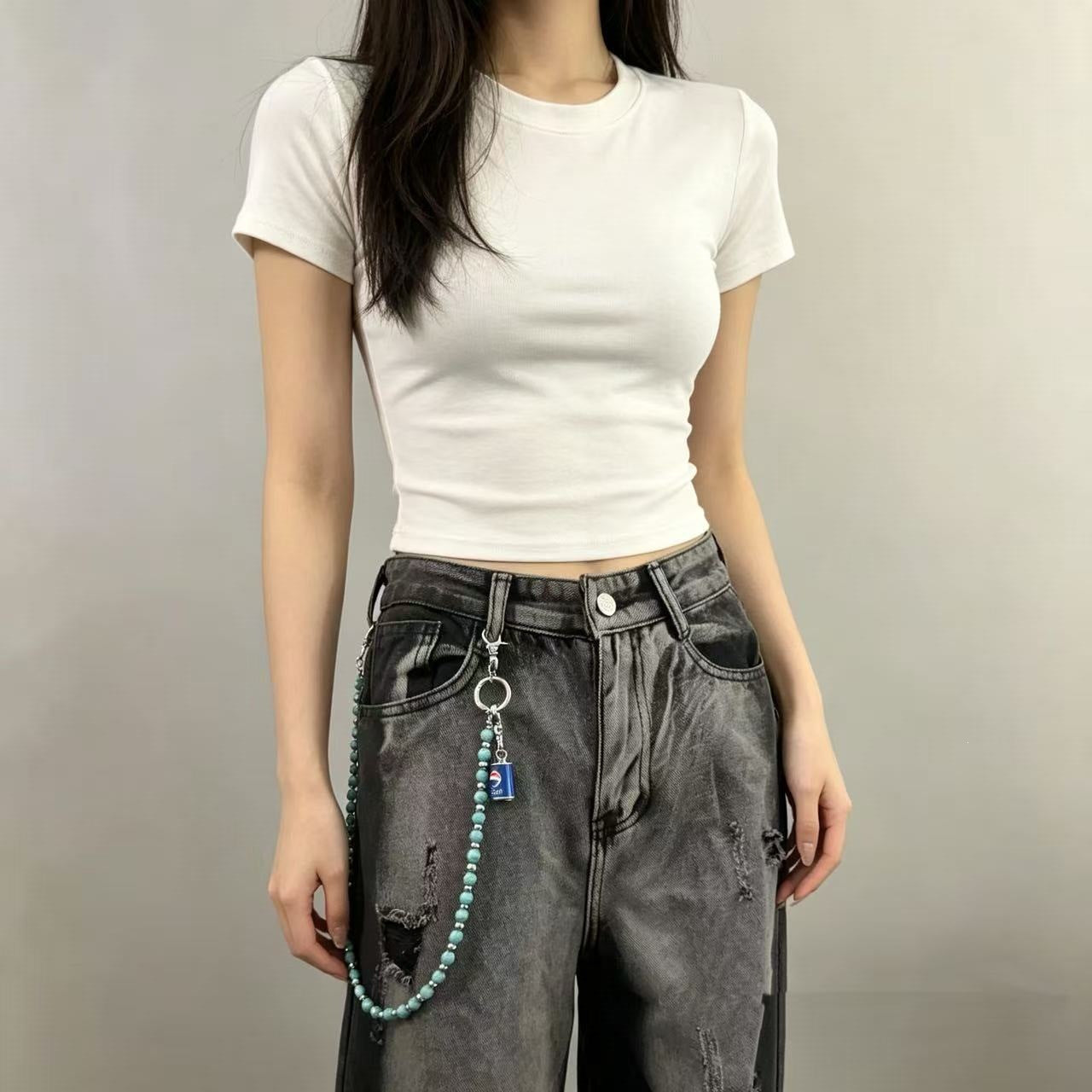Cropped T-Shirt mit Trendigem Kettenanhänger Brehn