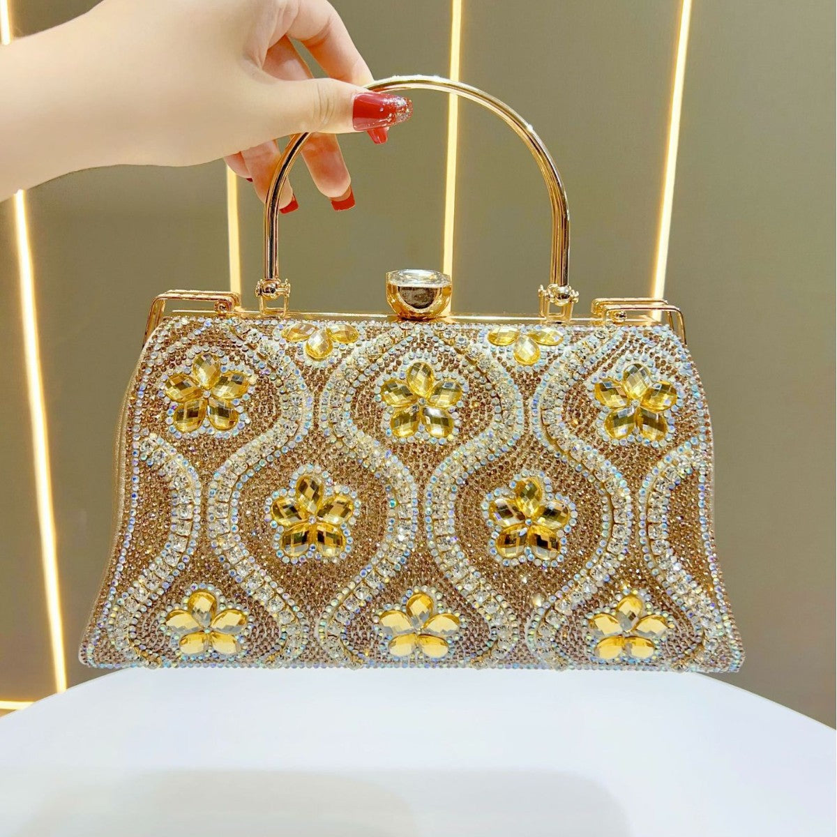 Strassverzierte Abendclutch