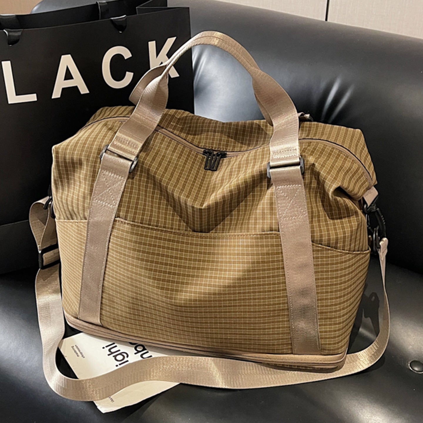 Sportliche Reisetasche mit Praktischem Stauraum und Verstellbaren Trageriemen Brehn