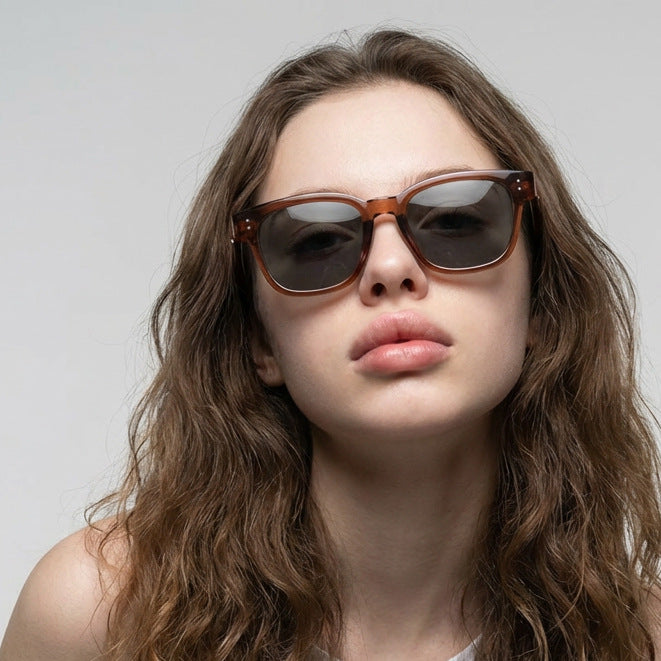 Damen quadratische Sonnenbrille mit komfortablem Sitz und stilvollem Design Brehn