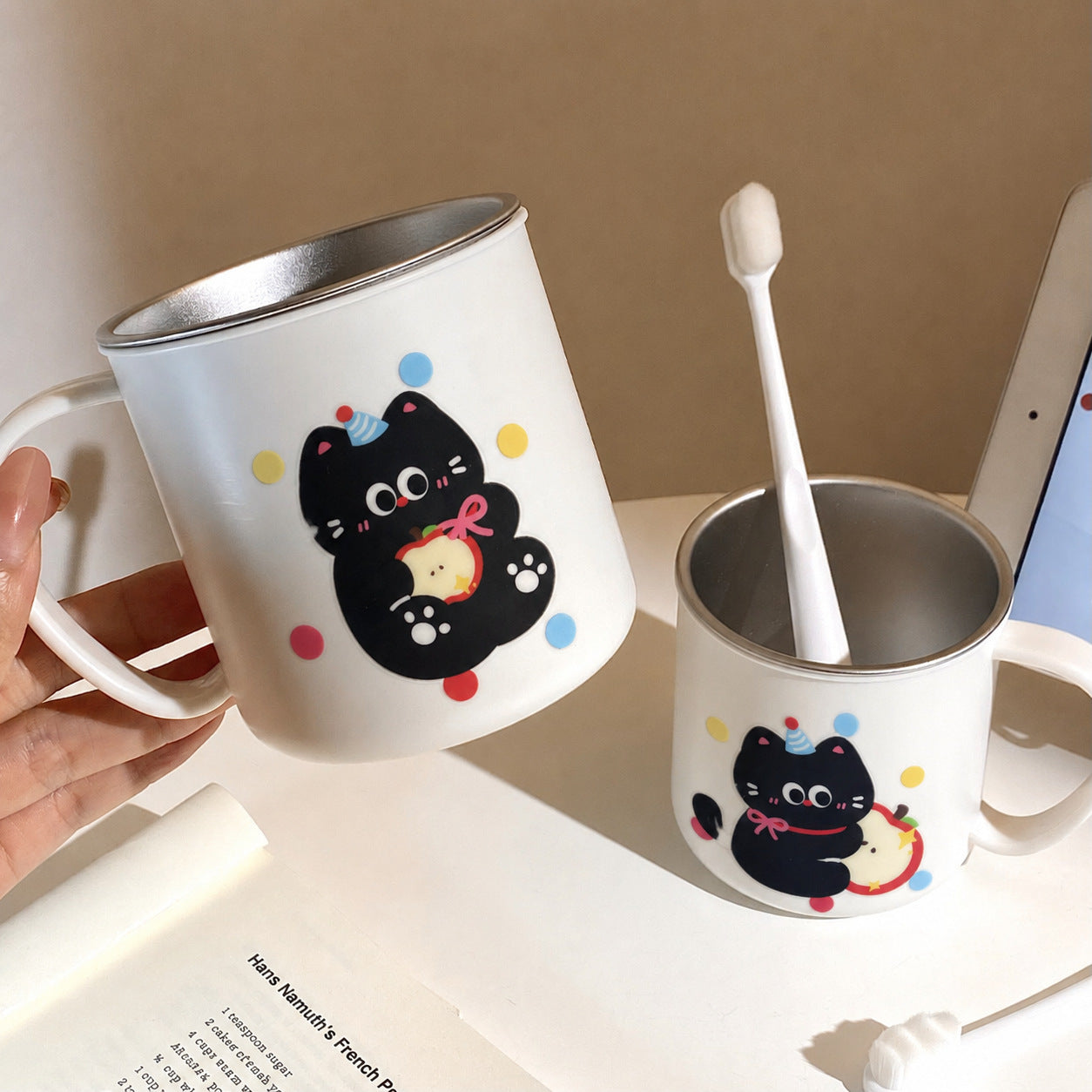 Keramiktasse mit Verspieltem Tiermotiv Brehn
