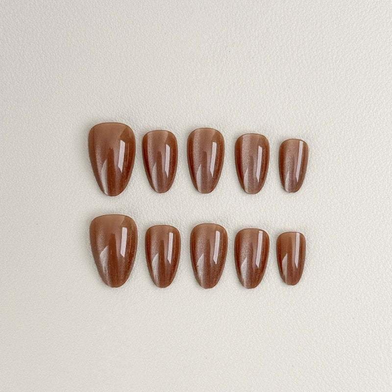 Luxuriöse Kunstnägel mit glänzendem Finish Brehn