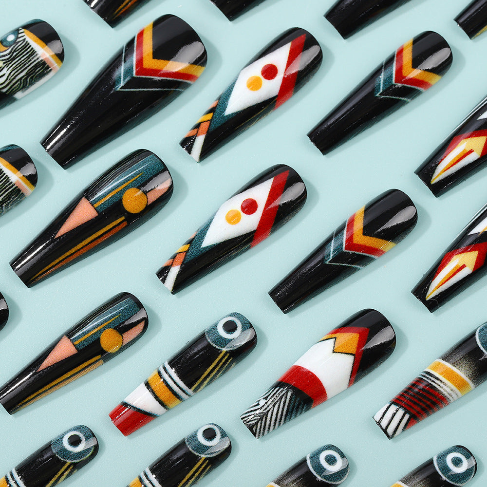 Kunstnägel mit kreativem Tribal-Design Brehn