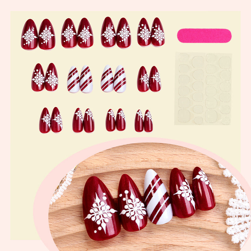 Kunstnagelset mit festlichem Winterdesign und glamourösen Akzenten Brehn