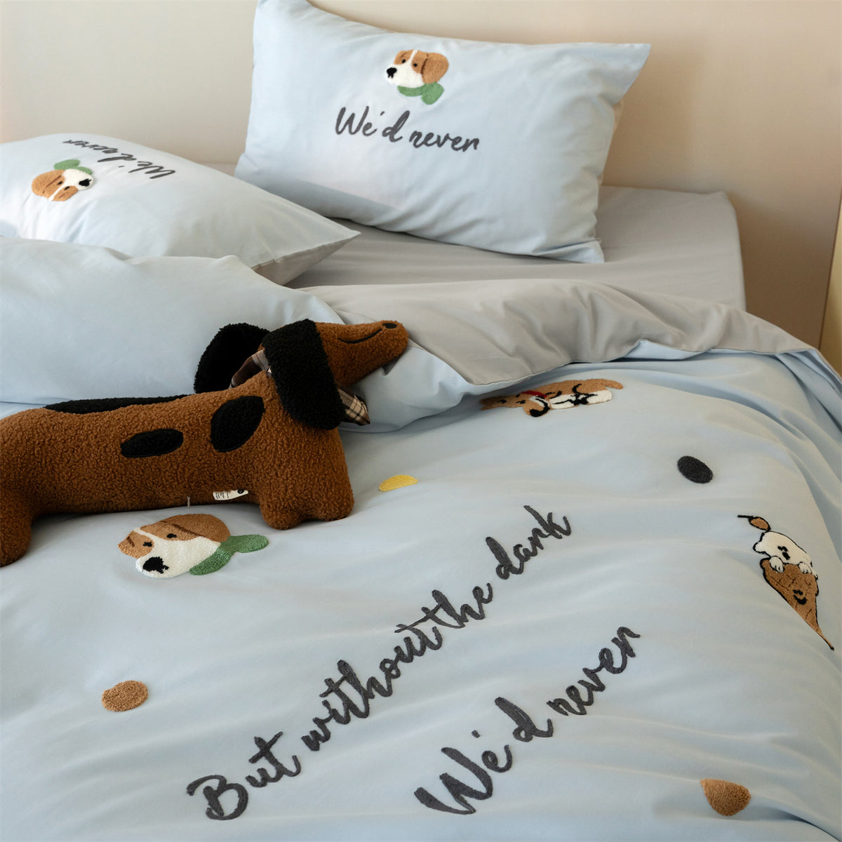 Wendbares Baumwoll-Bettwäscheset mit feiner Weihnachts-Stickerei und satinierter Rückseite