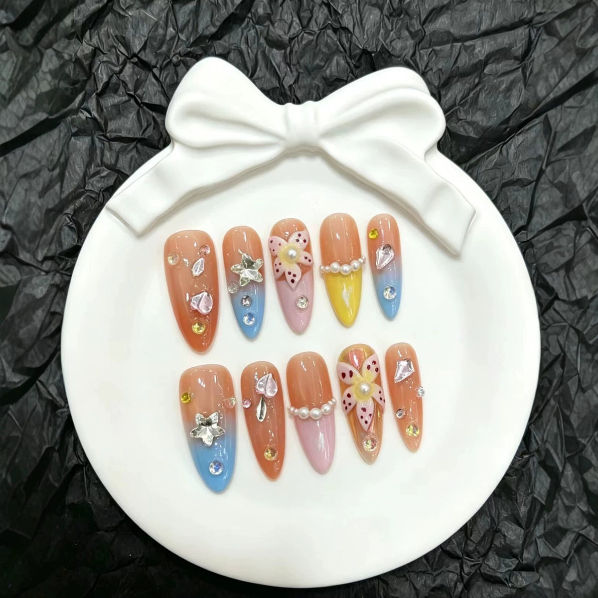 Künstlerische dekorative Press-On-Nagelkollektion