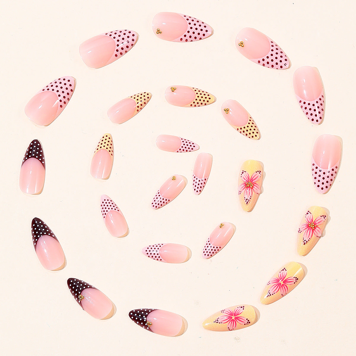 Künstlerische 3D-Blumenakzent-Nagelverlängerungen Brehn