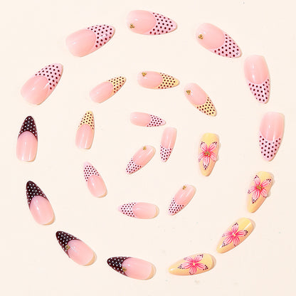 Künstlerische 3D-Blumenakzent-Nagelverlängerungen Brehn