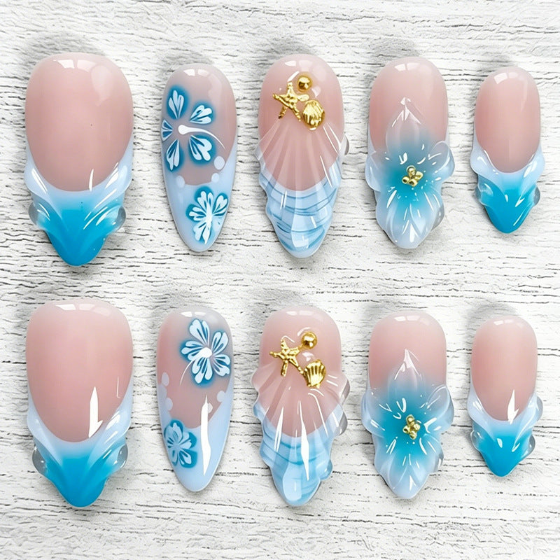 Kunstnägel Set mit eleganten floralen Akzenten Brehn