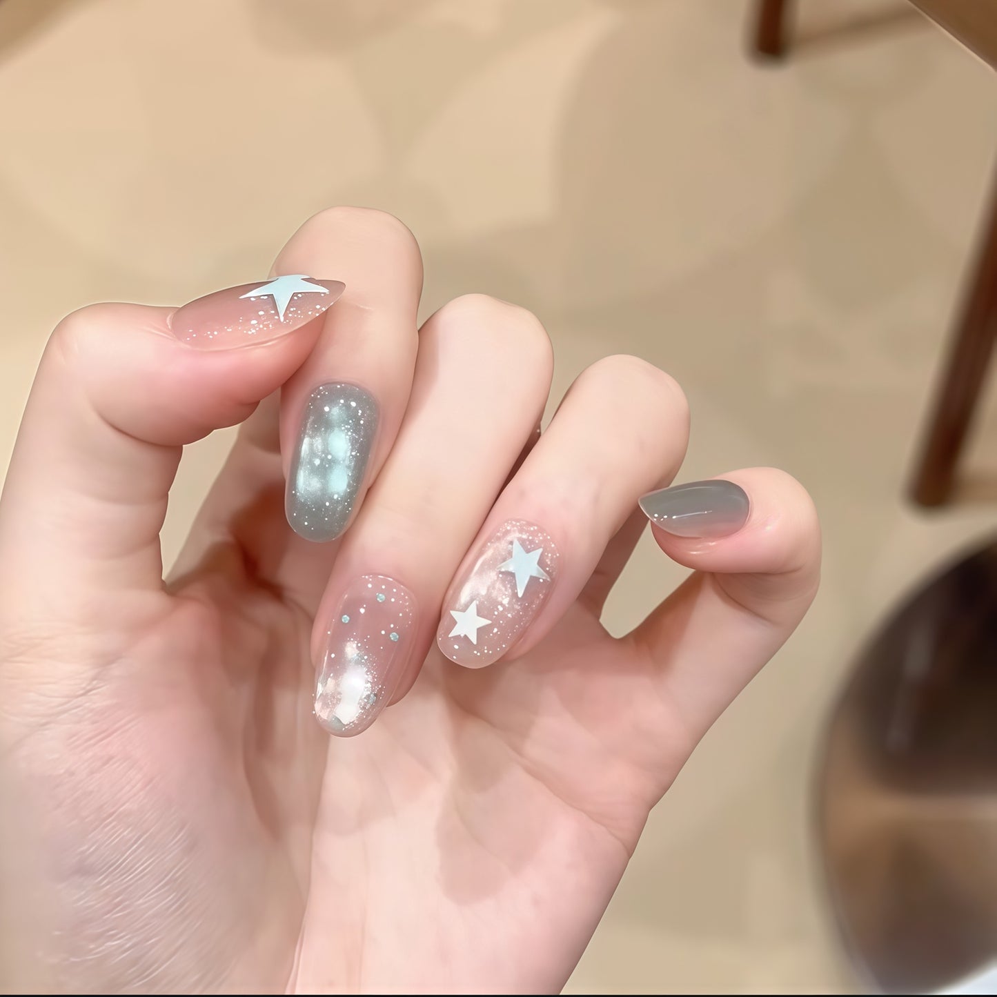 Nagel-Design mit Galaxie-Effekten Brehn