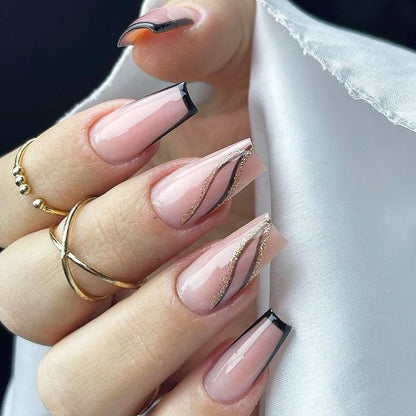 Kunstvolle Nagelverlängerungen mit elegantem Design Brehn